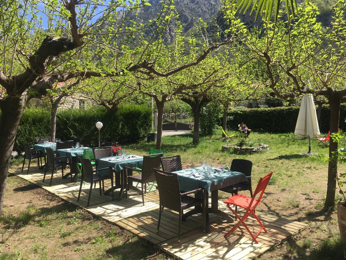 La Mirabelle-Casteil Country House Exterior foto