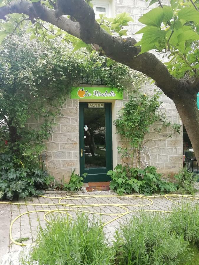 La Mirabelle-Casteil Country House Exterior foto